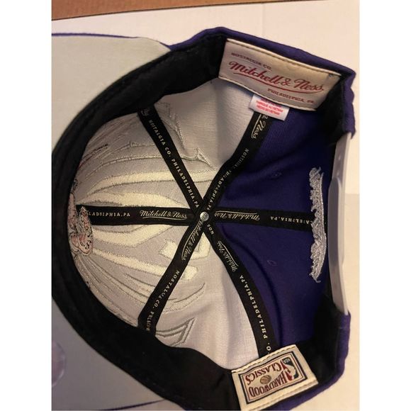 Mitchell & Ness Purple Red NBA Toronto Raptors SnapBack Adjustable Fit Hardwood - Picture 4 of 6